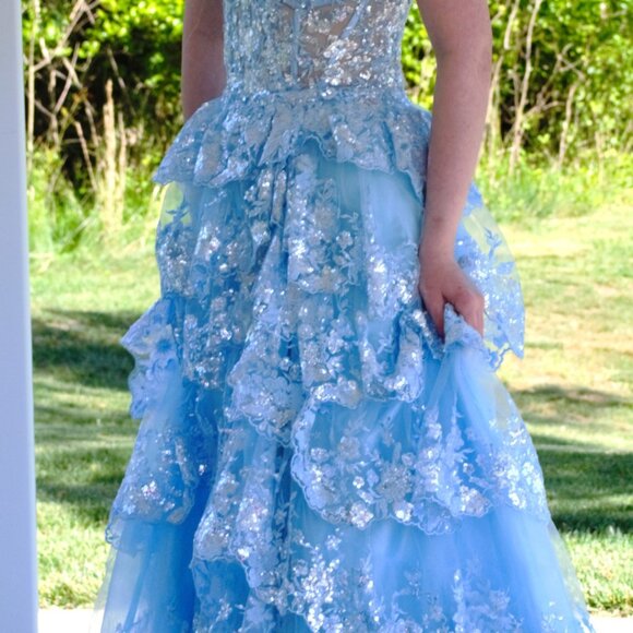 Size 4 boutique formal dress - Picture 2 of 4